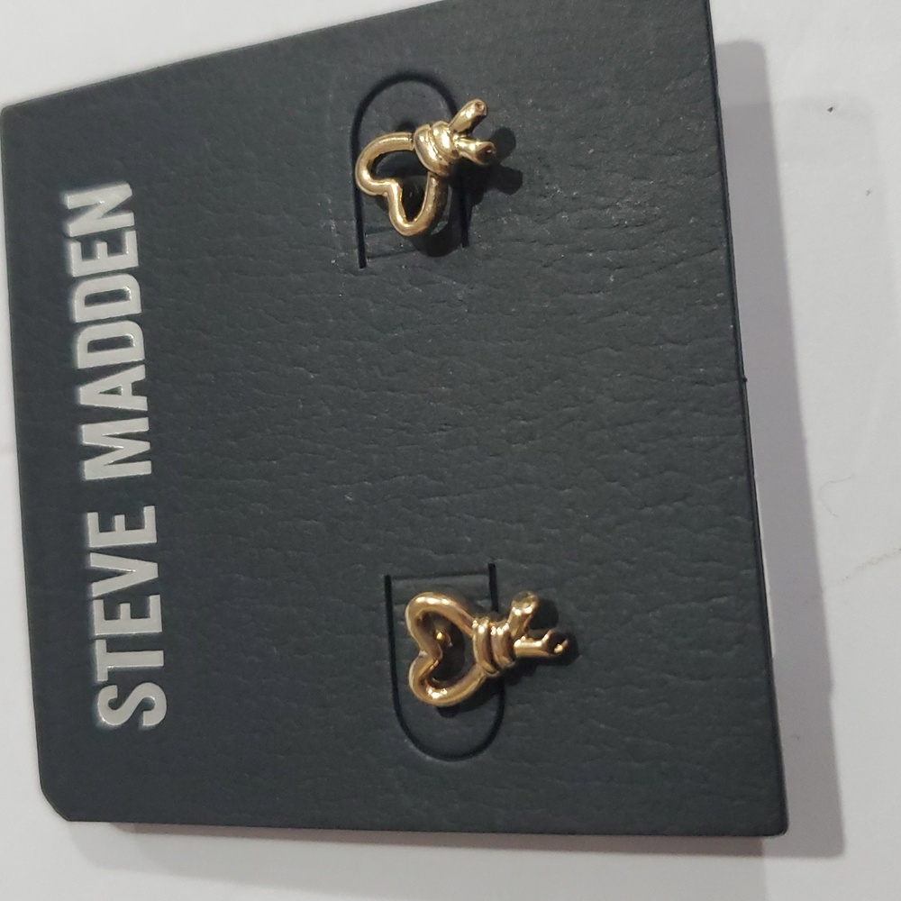 Steve Madden gold tone knotted heart shape stud earrings new